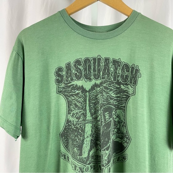Little Bay Root Large Sasquatch Multnomah Falls Nature Waterfall Graphic Shirt - Picture 7 of 7